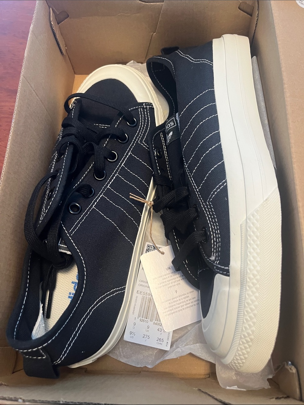 Black Canvas Men's Low-Top Sneakers - Unbranded